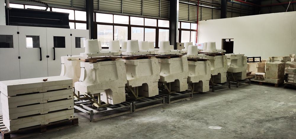 About Monarch 03 Ceramic toilets waiting for kiln dry